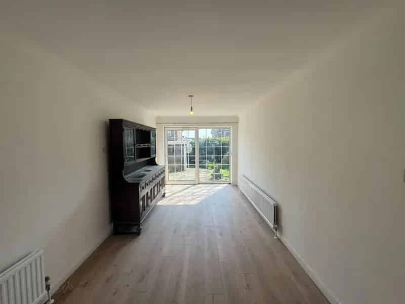 3 Bedroom House To Let - Popular Location
