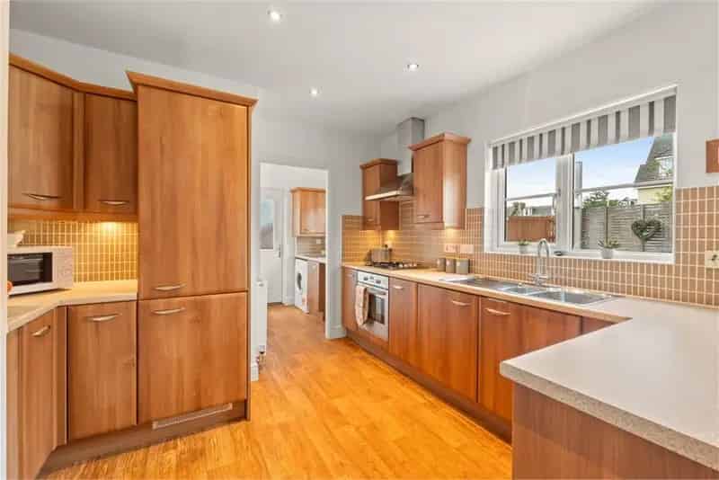 4 Bed Detached House with 2 Reception Rooms