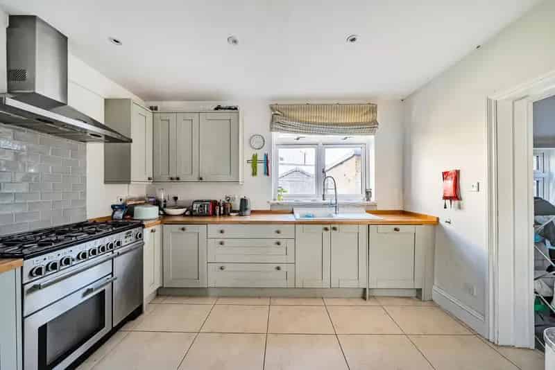 Spacious Semi-Detached Home Near Streatham Hill and Tulse Hill