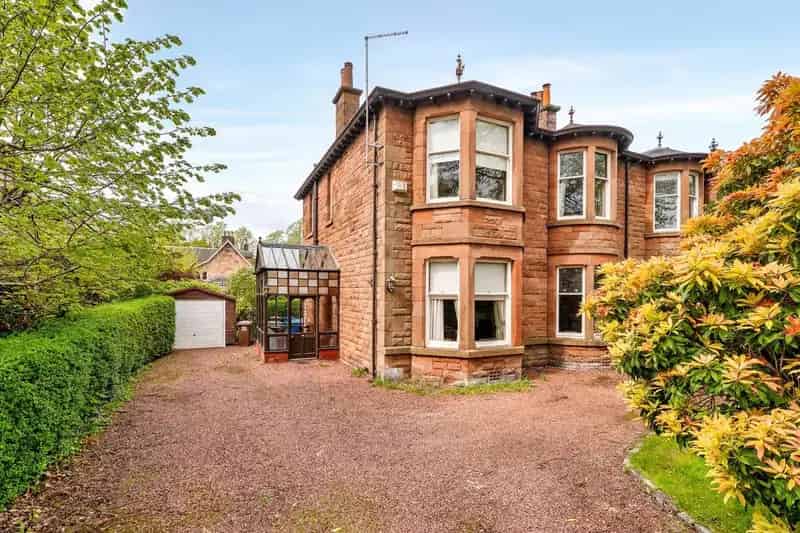 3 Bedroom Semi-Detached House for Sale in Dumbreck