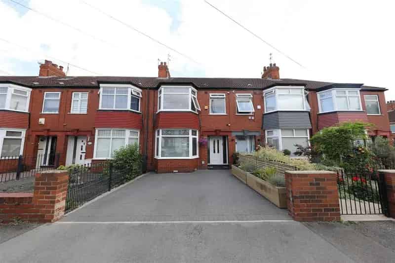 3 Bedroom Mid Terrace House for Sale Double Garage Gardens