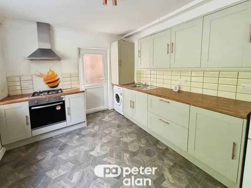 2 bedroom ground floor flat