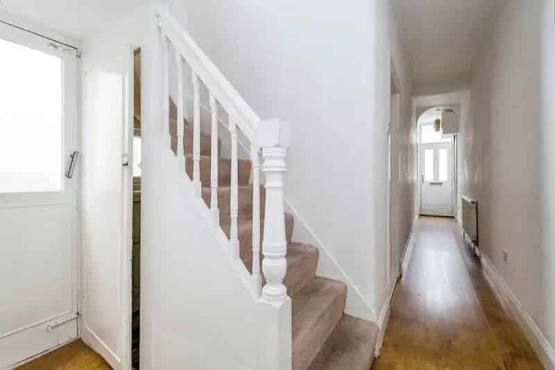 Three Bedroom Mid Terrace House No Forward Chain