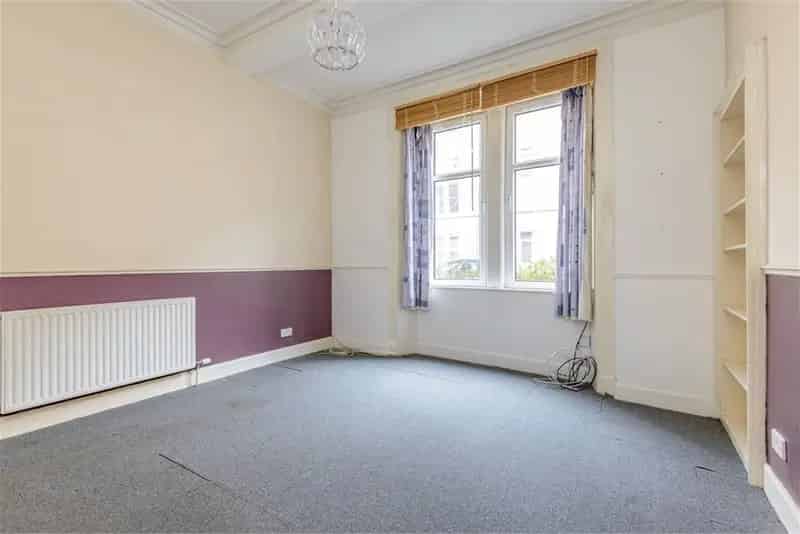 2 Bed Ground Floor Flat Dalry - Modernisation Opportunity