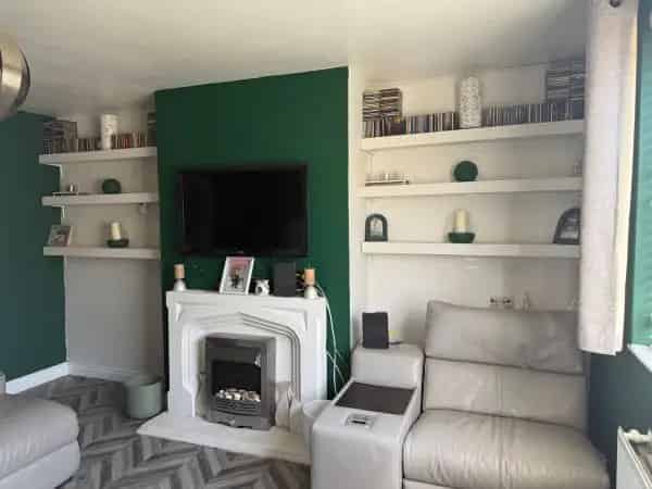 3 Bedroom House Large Garden Off Street Parking Near Schools