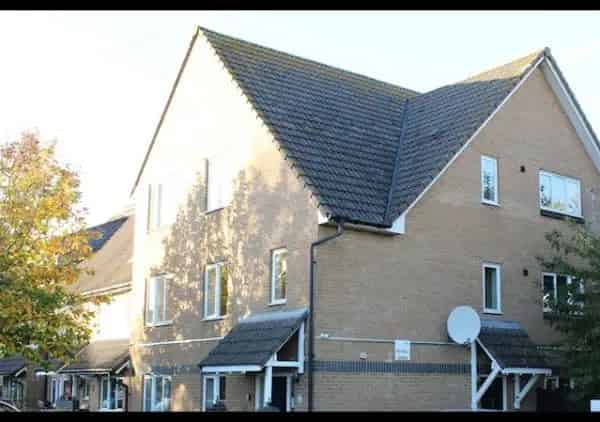 2 Bedroom First Floor Flat Large Kitchen Garden Parking