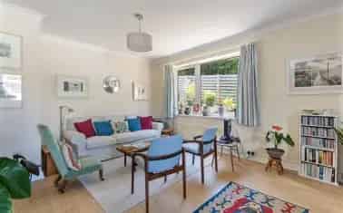 2-Bed Town Centre Apartment Kingsbridge Private Terrace Allocated Parking