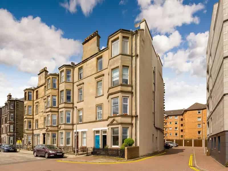 3 Bedroom Furnished Flat to Rent