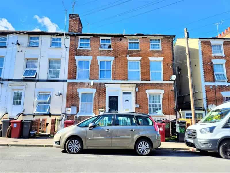 1 Bedroom Flat for Sale in Town Centre