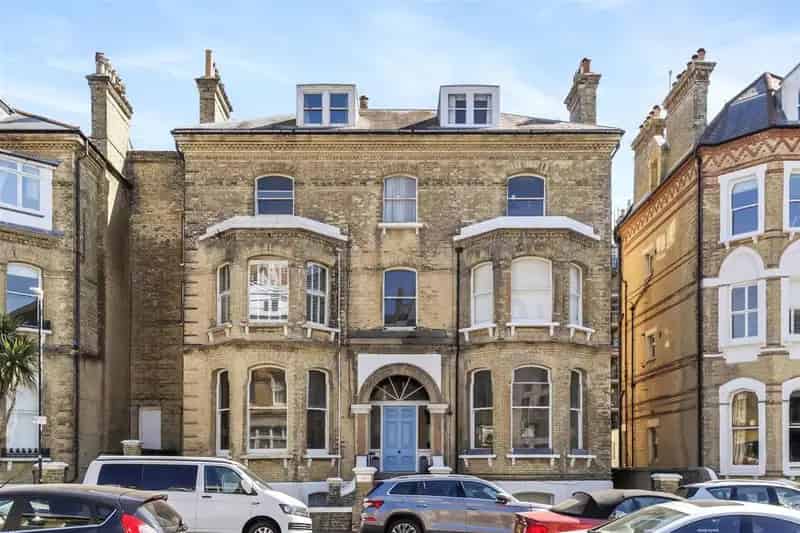 2 Bedroom Maisonette Hove - Refurbished Flat near Seafront