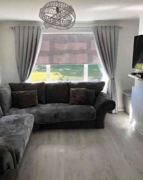 Flat For Rent in Crawley, England