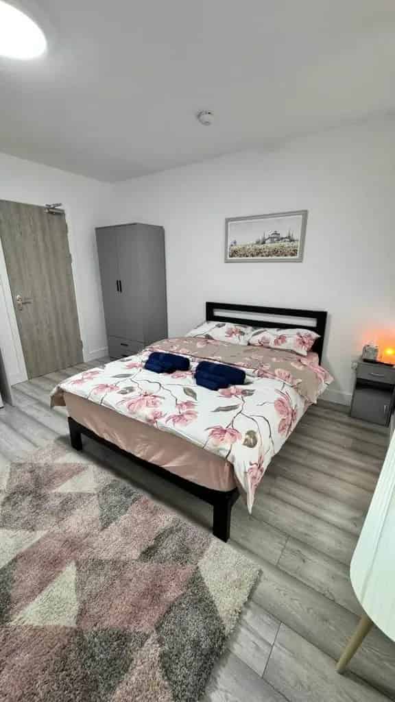 Studio to Rent in Modern House