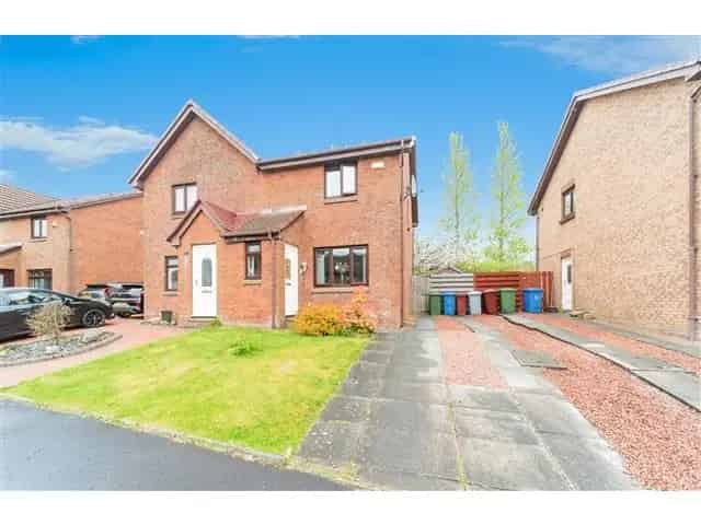 3 Bedroom Semi-Detached Villa For Sale