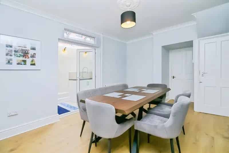 4 Bedroom Semi-Detached House with Sea Views