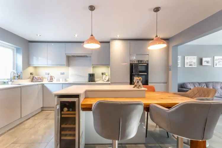 3 Bed House with Modern Kitchen and Garden
