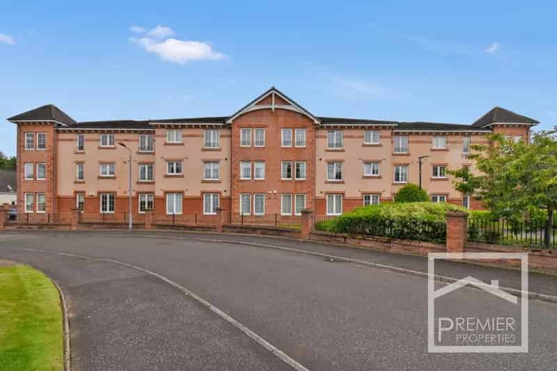 3 bedroom flat for sale