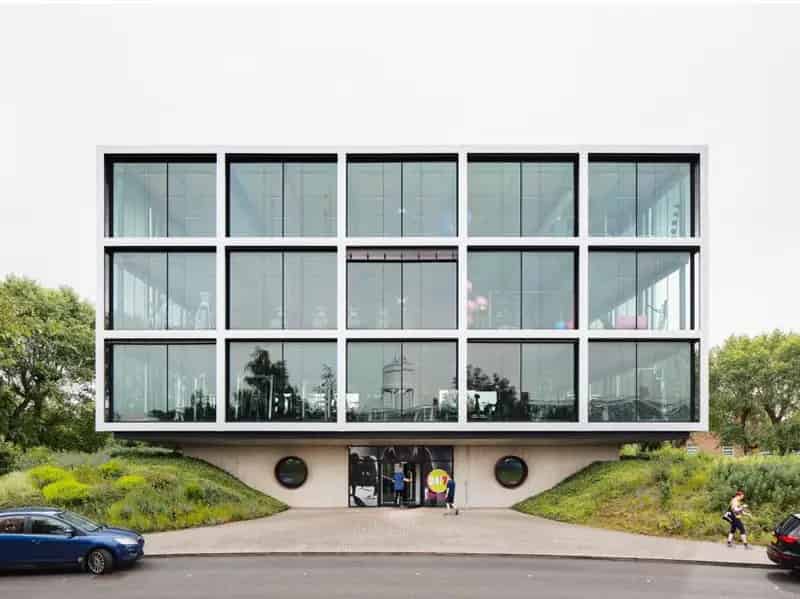 Matchbox Three-Story Building for Fitness and Office Space