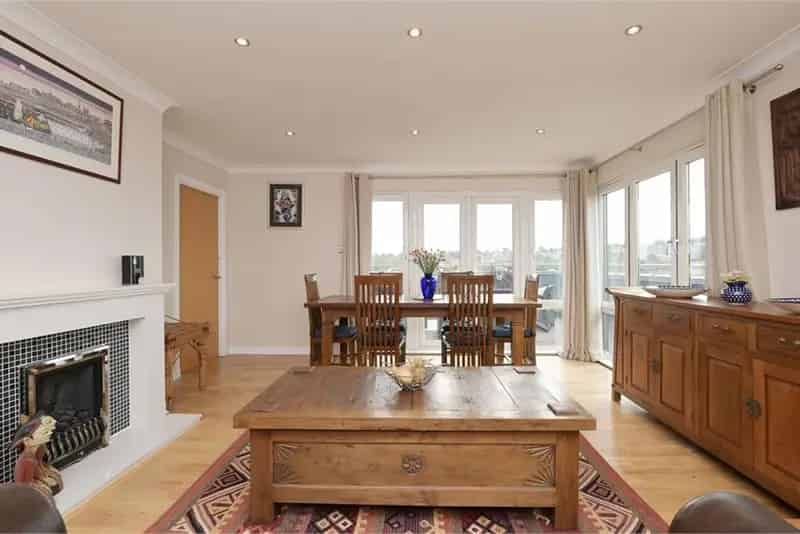 3 Bed Penthouse Apartment with 2 Reception Rooms