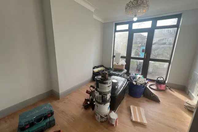 Semi-Detached House for Rent in London NW10