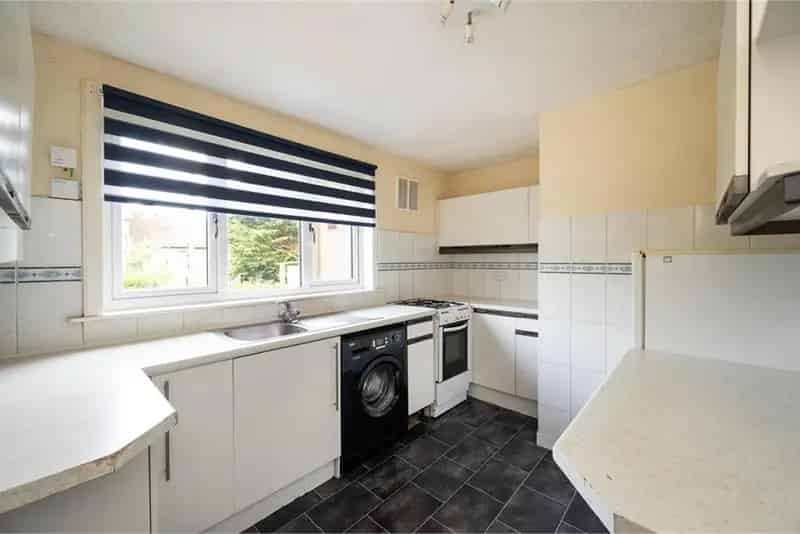 2 Bed Flat Clermiston Edinburgh Private Gardens