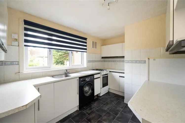 2 Bed Flat Clermiston Edinburgh Private Gardens