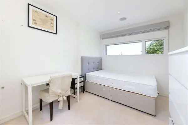 2-Bedroom Flat for Sale in Chelsea