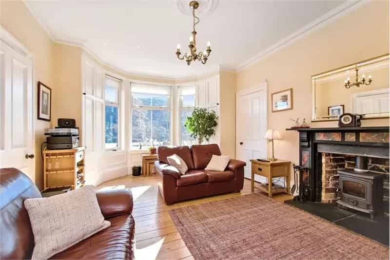 3 Bed House - Detached with 1 Reception Room