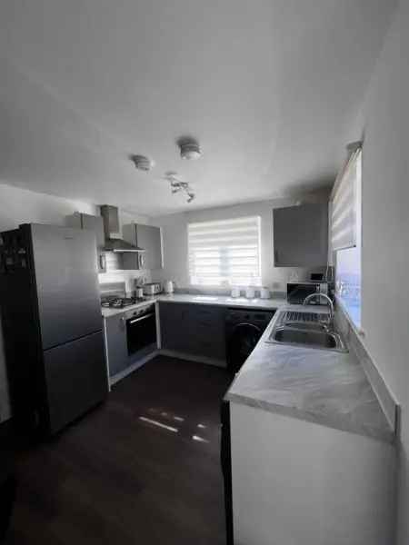 Large 4 Bed New Build Home Garden Double Drive Ensuite