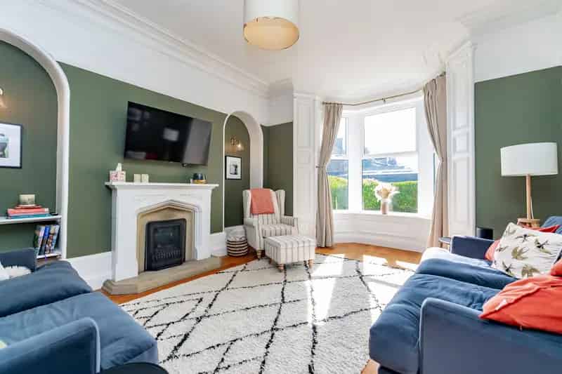 2 Bed Granite Apartment Near City Centre