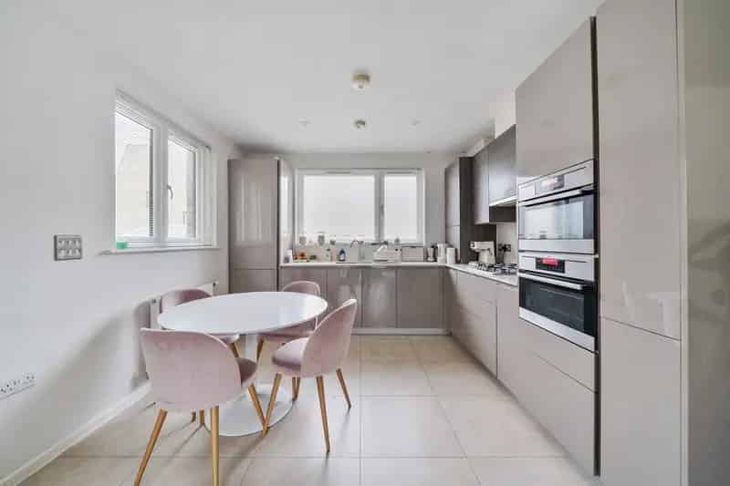 2 Bedroom House High Barnet Near Tube Station