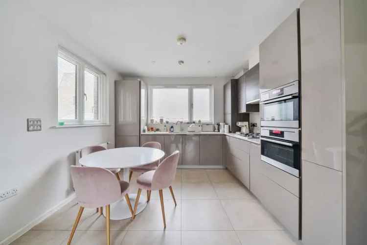 2 Bedroom House High Barnet Near Tube Station