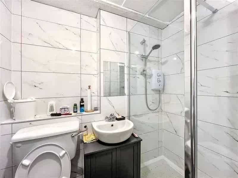 3 Bed End-Terraced House For Sale