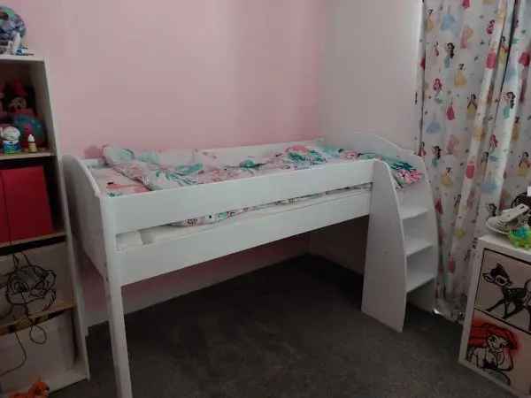 Large 2 Bedroom Flat with Balcony and 2 Bathrooms