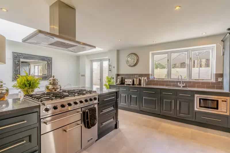 5 Bedroom Georgian House Usk Town Centre