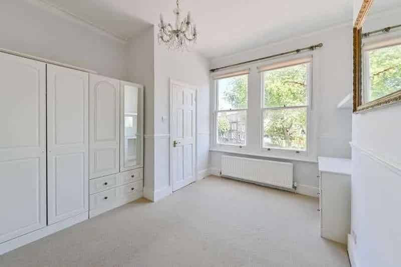 2 Bed Flat for Sale near Clapham High Street