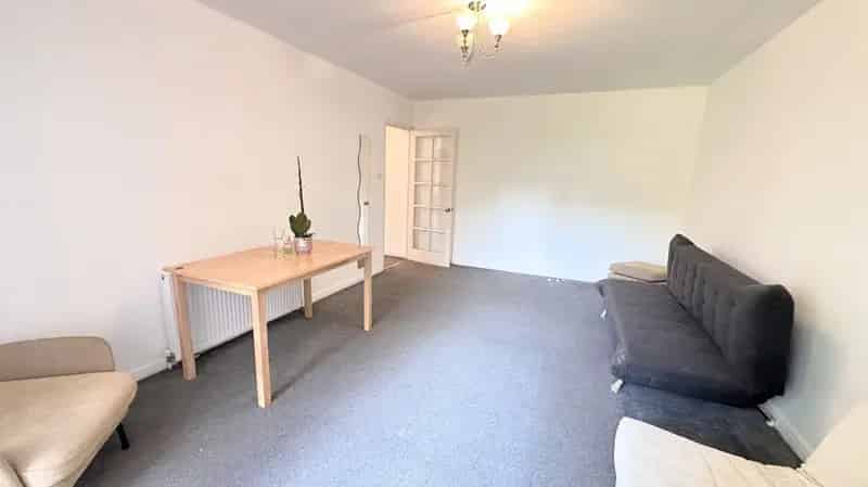 One Bedroom Apartment Harrow on the Hill Gated Development April 2025