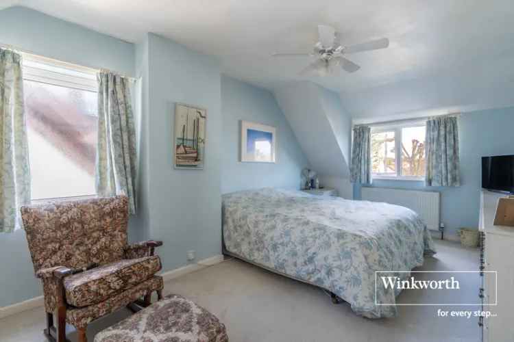 3 4 Bedroom Chalet Bungalow Boscombe East Family Home
