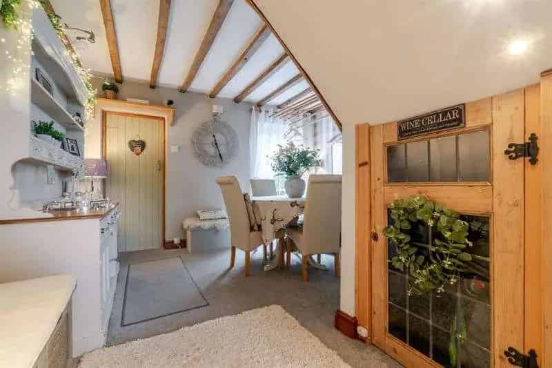 3 Bed 2 Bath 1850s Cottage Near Nantwich