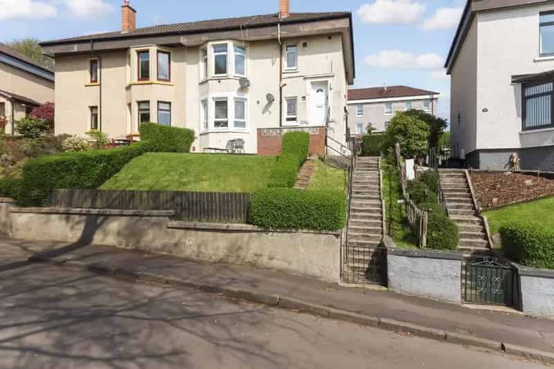 2 Bedroom Flat for Sale in Riddrie Glasgow