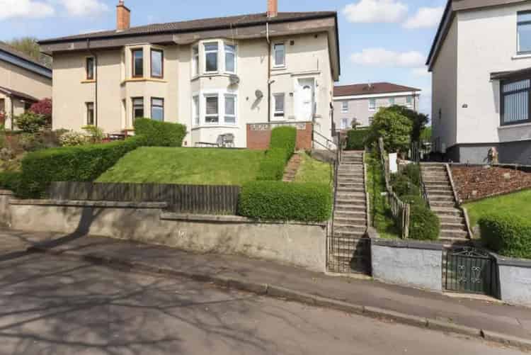 2 Bedroom Flat for Sale in Riddrie Glasgow