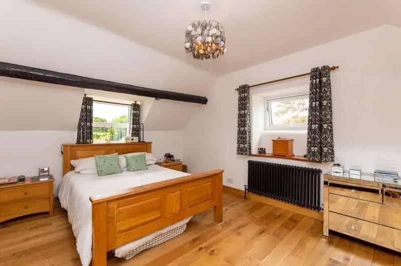 2 Bed Semi-Detached Barn Conversion with Garden Room and Double Garage