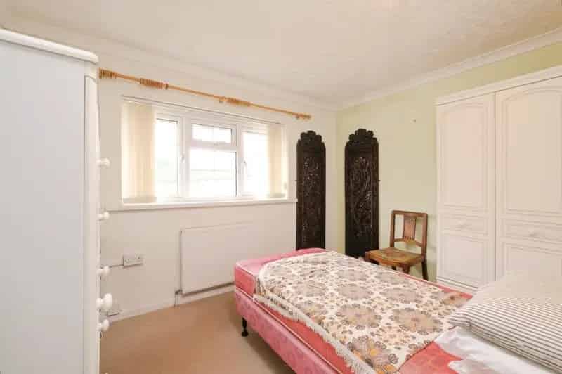 3 Bedroom Terraced House Near Town Centre