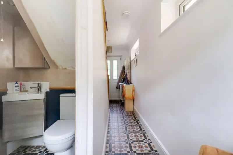 3 Bed Victorian Cottage Windlesham Driveway Parking South East Garden