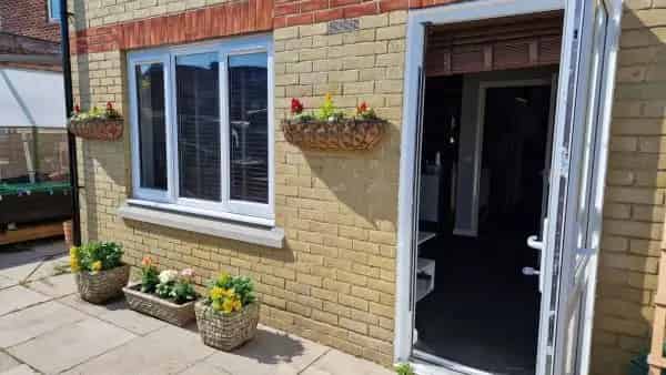 Wheelchair Accessible Detached House 2 Beds Garden Parking