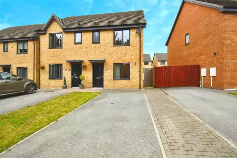 2 Bedroom Semi-Detached House for Sale in Hull