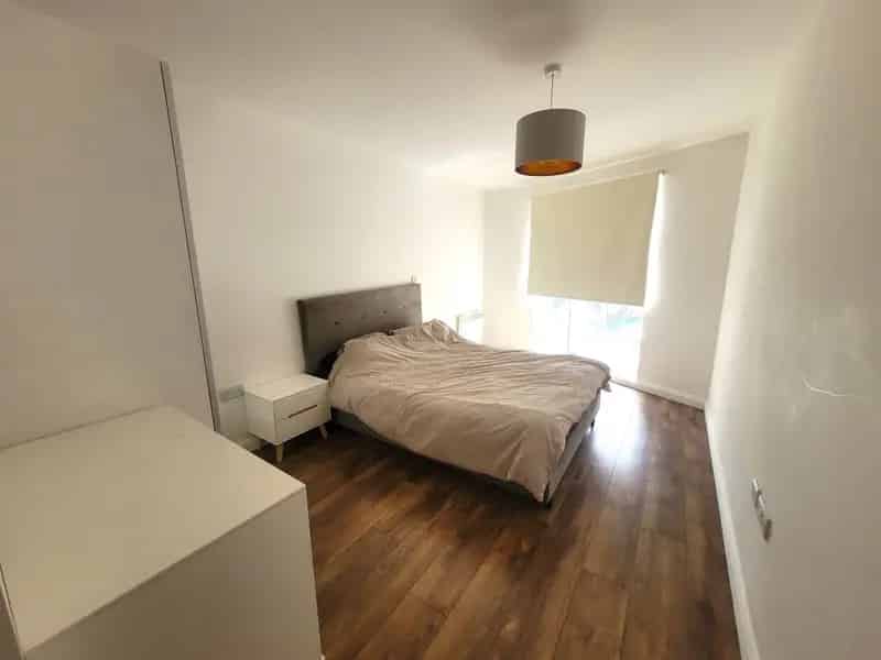 Two Double Bedroom Apartment Near Slough Station