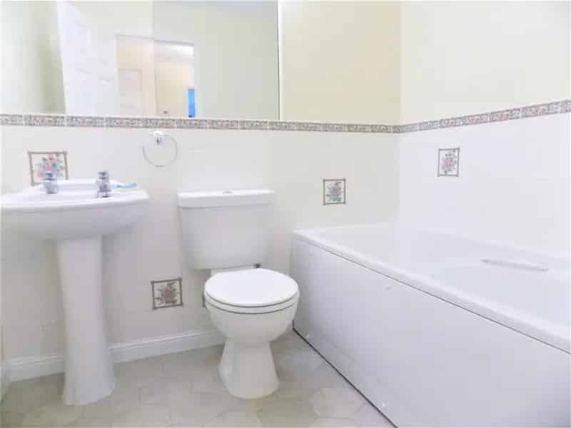 2 Bedroom Ground Floor Maisonette For Sale
