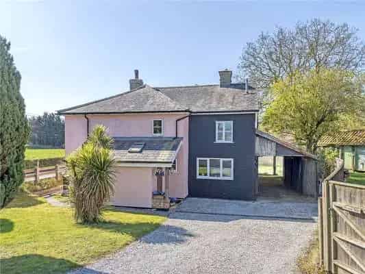 Suffolk Cottage with Extensive Grounds and Outbuildings
