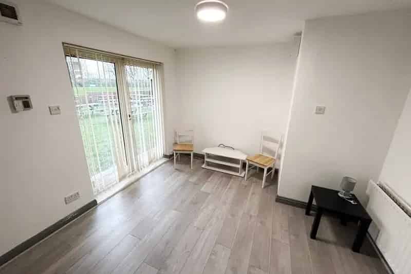 2 Bed Flat All Bills Inclusive Concord Park Golf Club