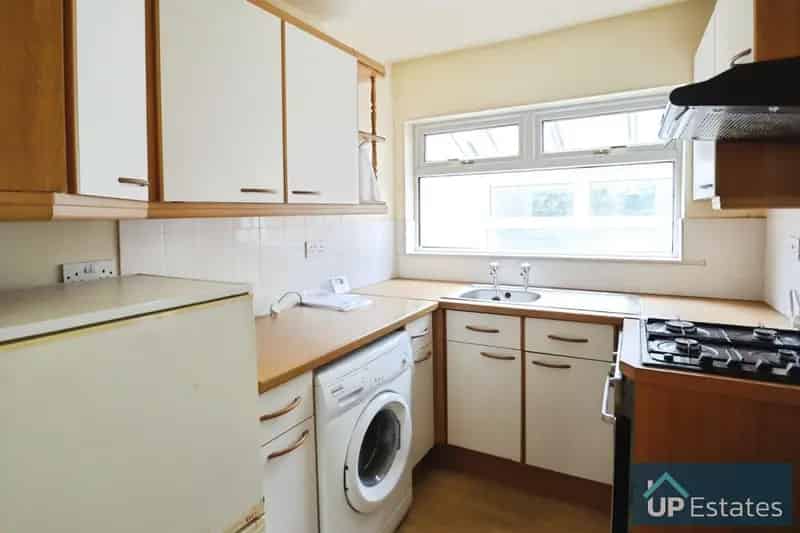 3 Bedroom Semi-Detached House to Rent No Upward Chain